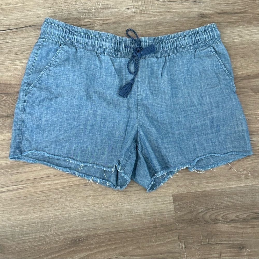 Time and Tru Blue Chambray Raw Hem Shorts Women Size Large